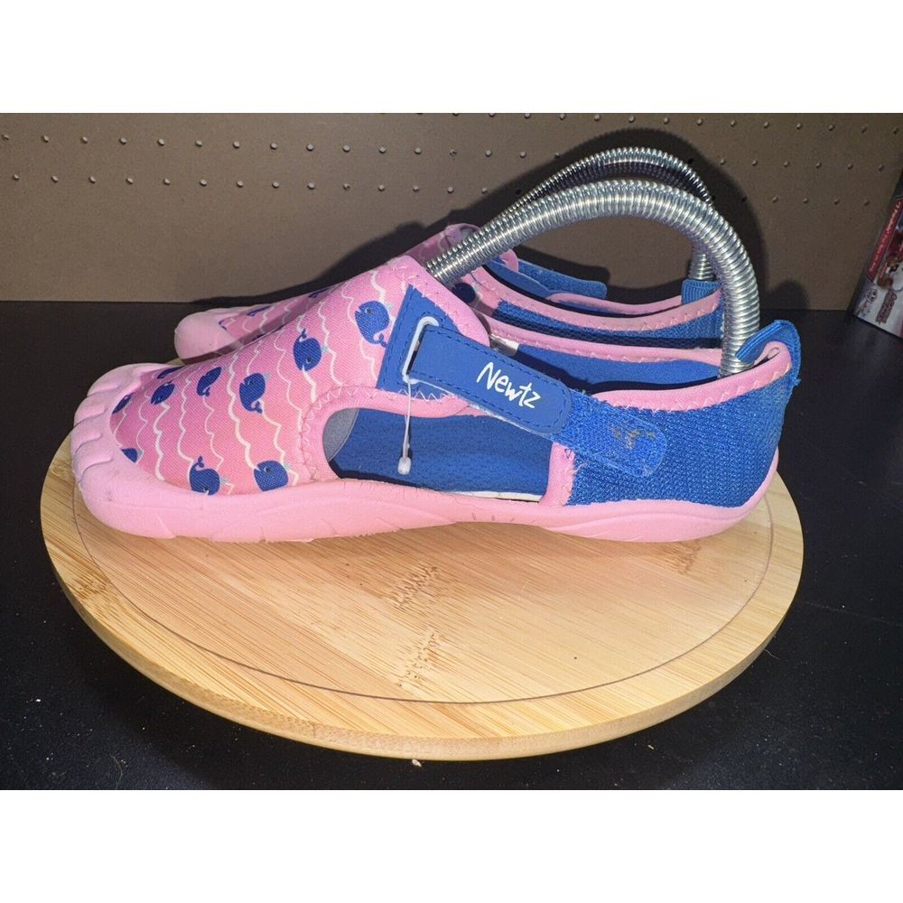 Newtz Girls' Youth Water Shoes Size 4-5‎ Girls  Whale Pink/blue EUC